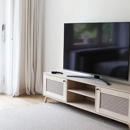 Cozy, Quiet Apartment *
